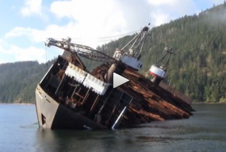 Barco tomba com peso